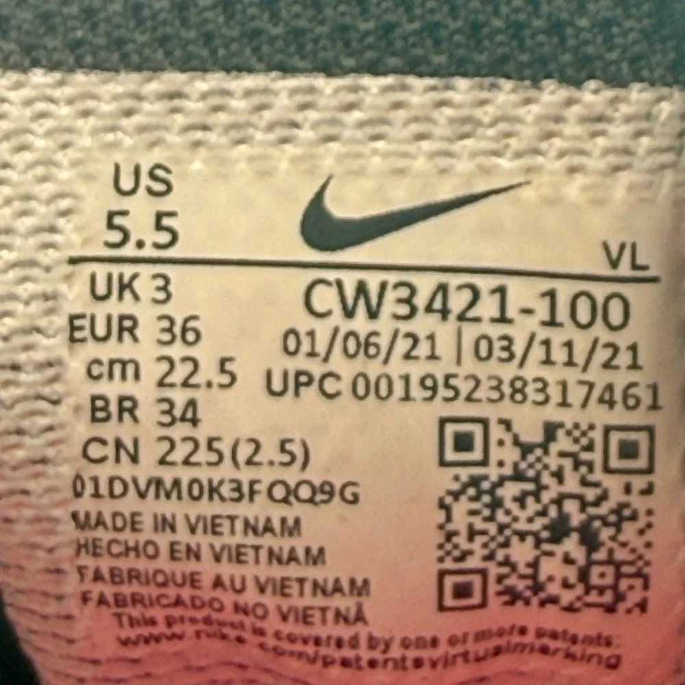 Nike Zoom Winflo 8 Womens Size 5.5 Running Shoes CW3421-100 White Pink Neon